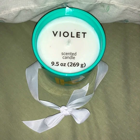 Gorgeous green initial monogrammed glass jar candle in violet scent 4 gift - Picture 2 of 3